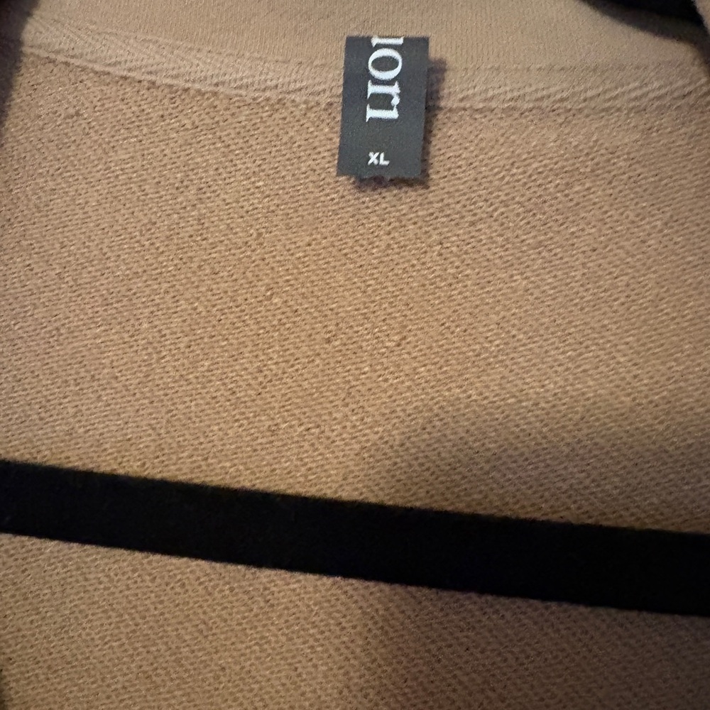 Vouri collared V-neck cropped sweatshirt like new - Picture 2 of 3